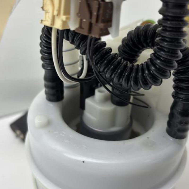 Pompe à carburant RENAULT CLIO 4 Photo n°3