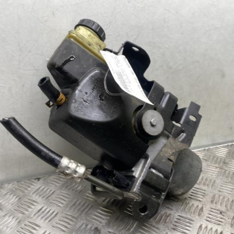 Pompe de direction RENAULT LAGUNA 3 Photo n°4