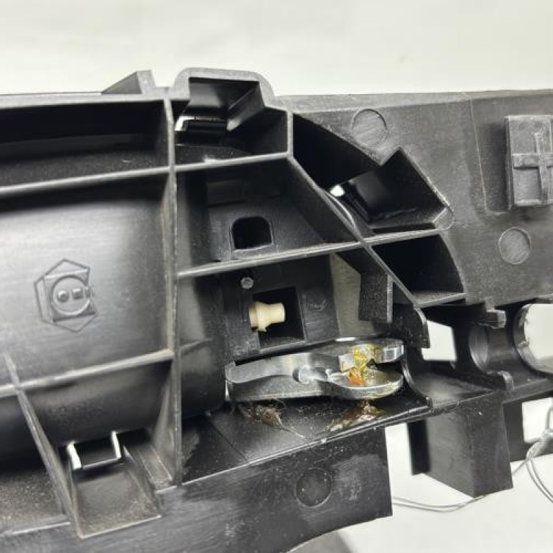 Poignee interieur arriere gauche PEUGEOT 208 1 Photo n°3