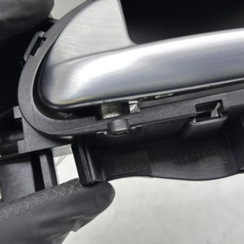 Poignee interieur arriere gauche PEUGEOT 208 1 Photo n°4