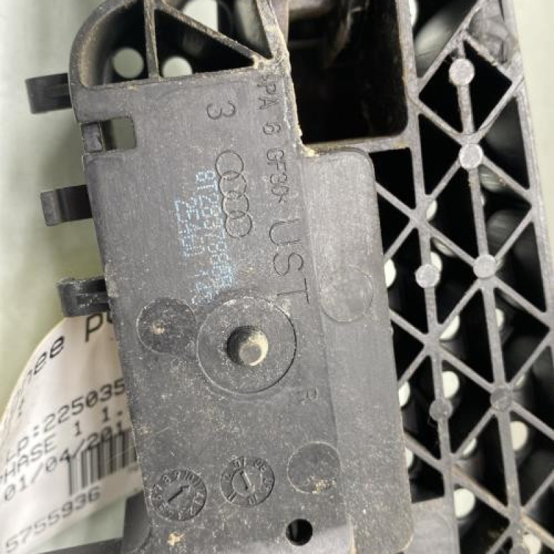 Poignee porte avant droit AUDI A1 1 Photo n°4