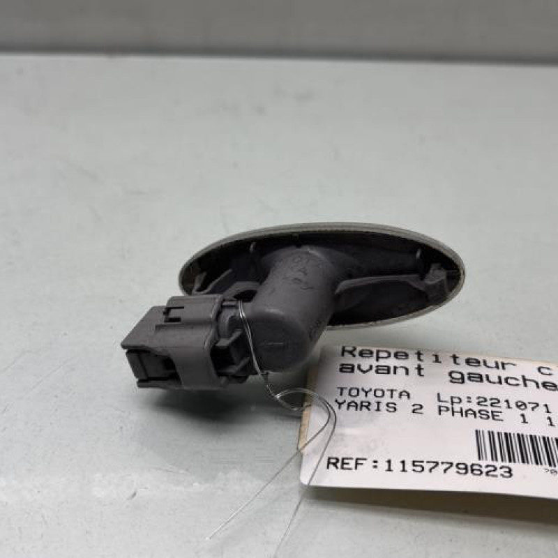 Repetiteur clignotant avant gauche (Feux) TOYOTA YARIS 2 Photo n°2