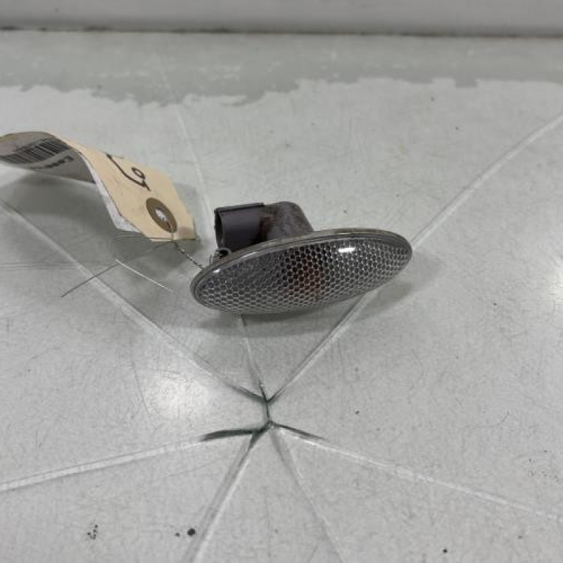 Repetiteur clignotant avant droit  (Feux) TOYOTA YARIS 2 Photo n°2