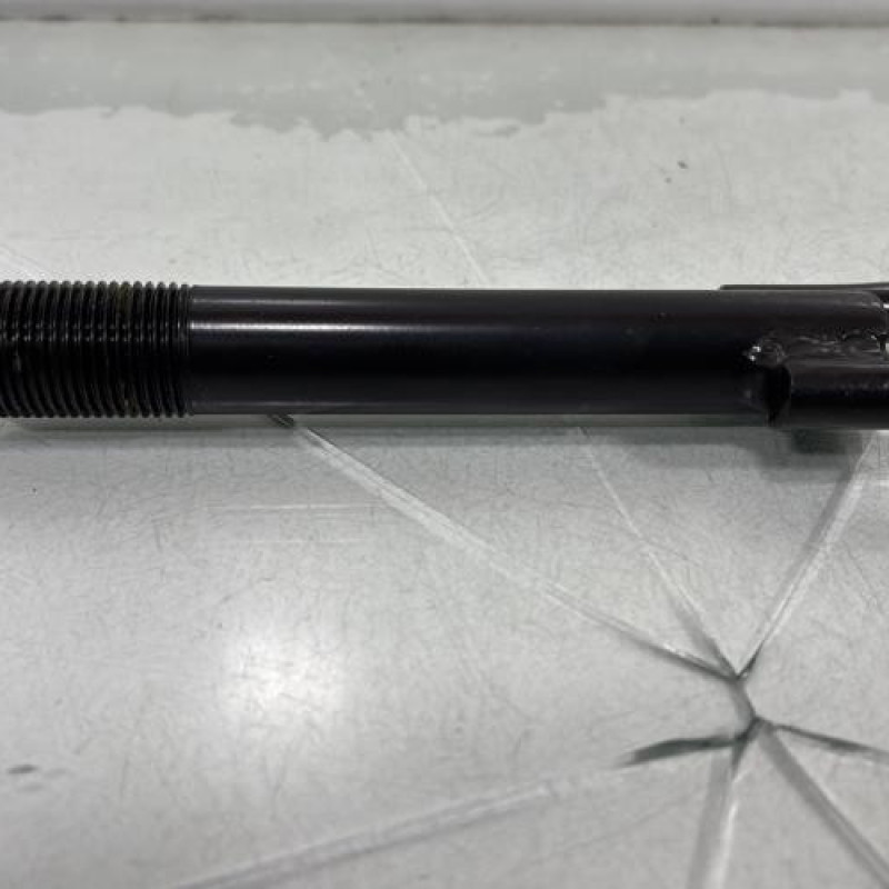 Crochet de remorquage TOYOTA YARIS 2 Photo n°1