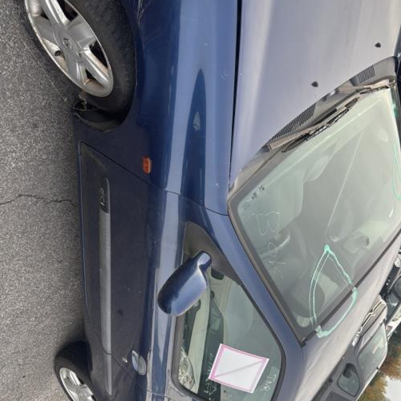 Feu arriere stop central RENAULT CLIO 2 Photo n°12