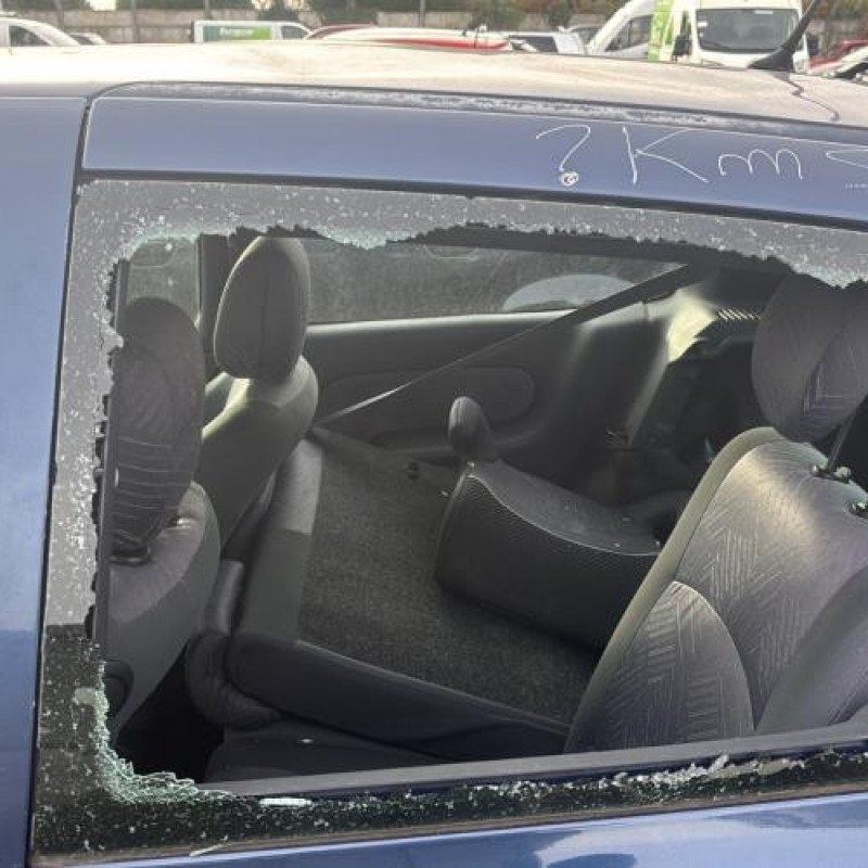 Feu arriere stop central RENAULT CLIO 2 Photo n°16