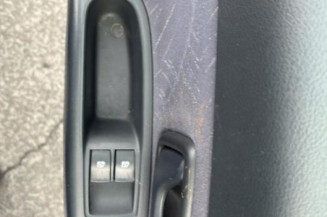 Feu arriere stop central RENAULT CLIO 2