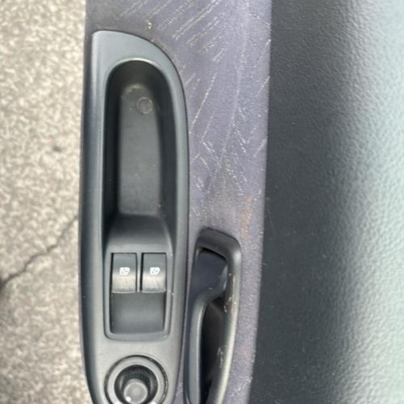 Feu arriere stop central RENAULT CLIO 2 Photo n°18