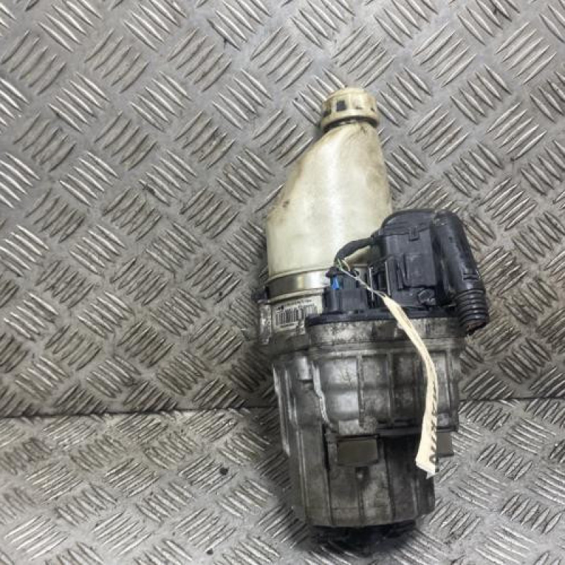 Pompe de direction OPEL ZAFIRA B Photo n°1