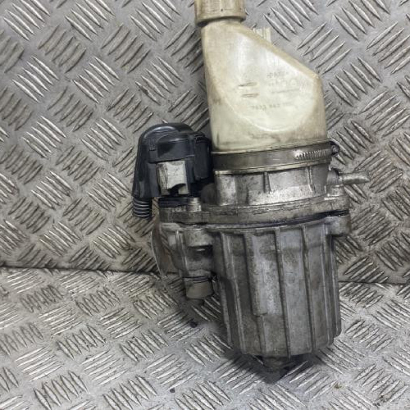 Pompe de direction OPEL ZAFIRA B Photo n°4