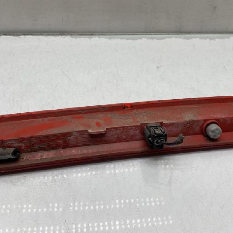 Feu arriere stop central FORD FIESTA 6 Photo n°2