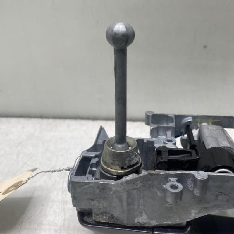 Poignee porte avant gauche PEUGEOT 207 Photo n°3