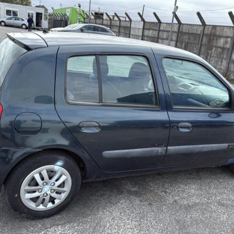 Feu arriere stop central RENAULT CLIO 2 Photo n°10