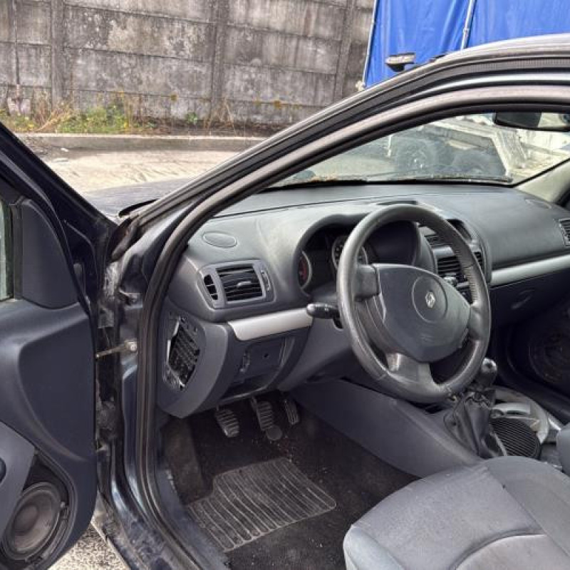 Feu arriere stop central RENAULT CLIO 2 Photo n°17