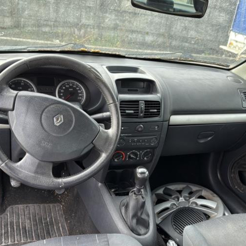 Feu arriere stop central RENAULT CLIO 2 Photo n°19