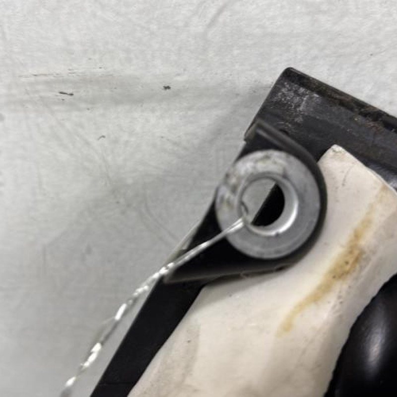 Poignee porte arriere gauche RENAULT CLIO 4 Photo n°4