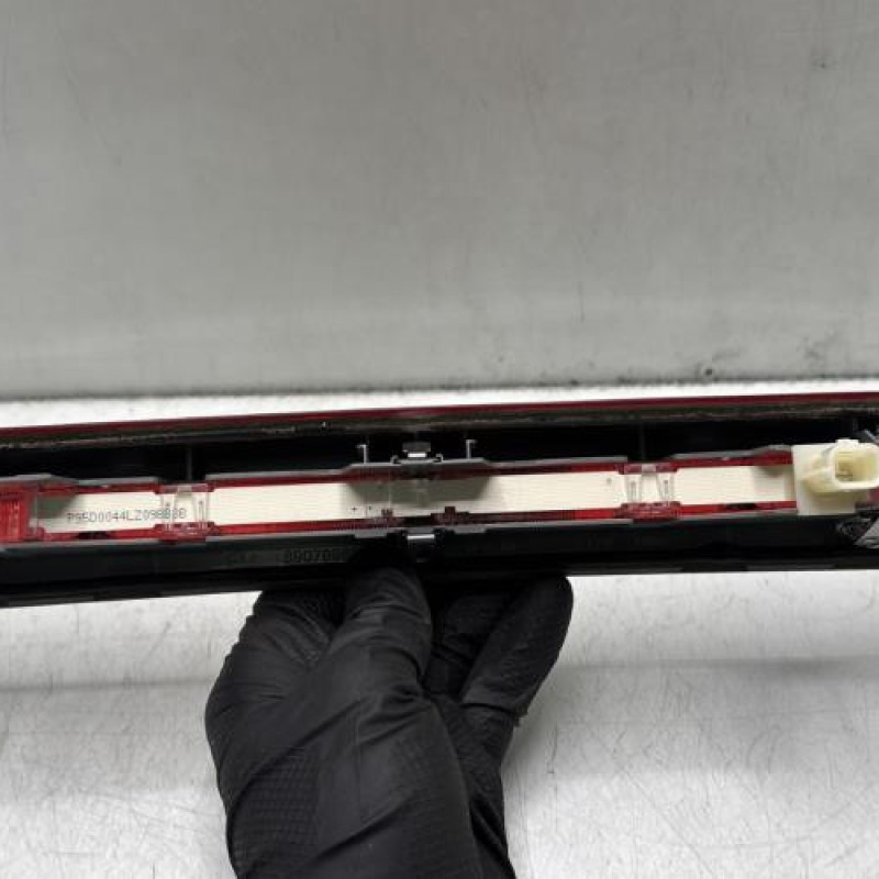 Feu arriere stop central RENAULT SCENIC 3 Photo n°4