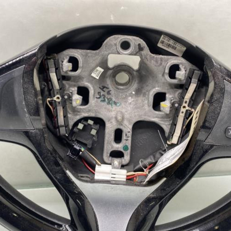 Volant RENAULT CLIO 4 Photo n°2