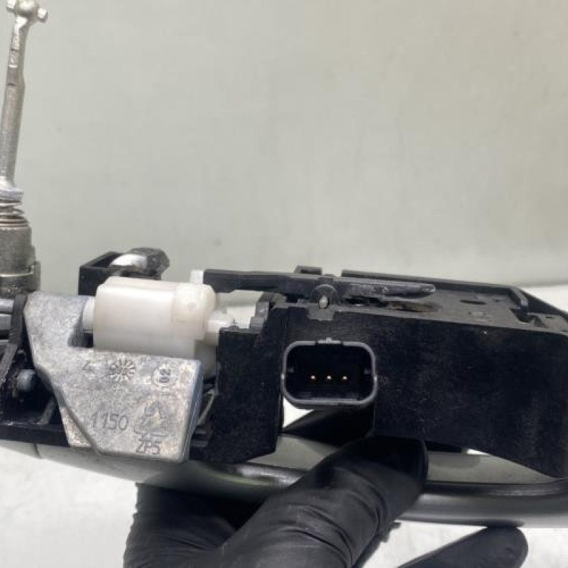 Poignee porte avant gauche RENAULT LAGUNA 3 Photo n°4