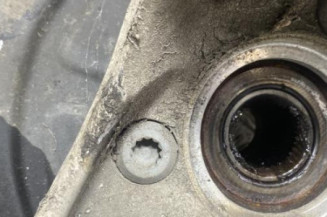 Pivot de moyeu avant gauche VOLKSWAGEN TOURAN 3