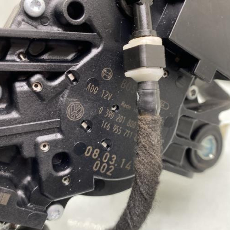 Moteur essuie glace arriere VOLKSWAGEN GOLF 5 Photo n°4