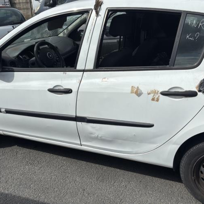 Poignee porte avant droit RENAULT CLIO 3 Photo n°9