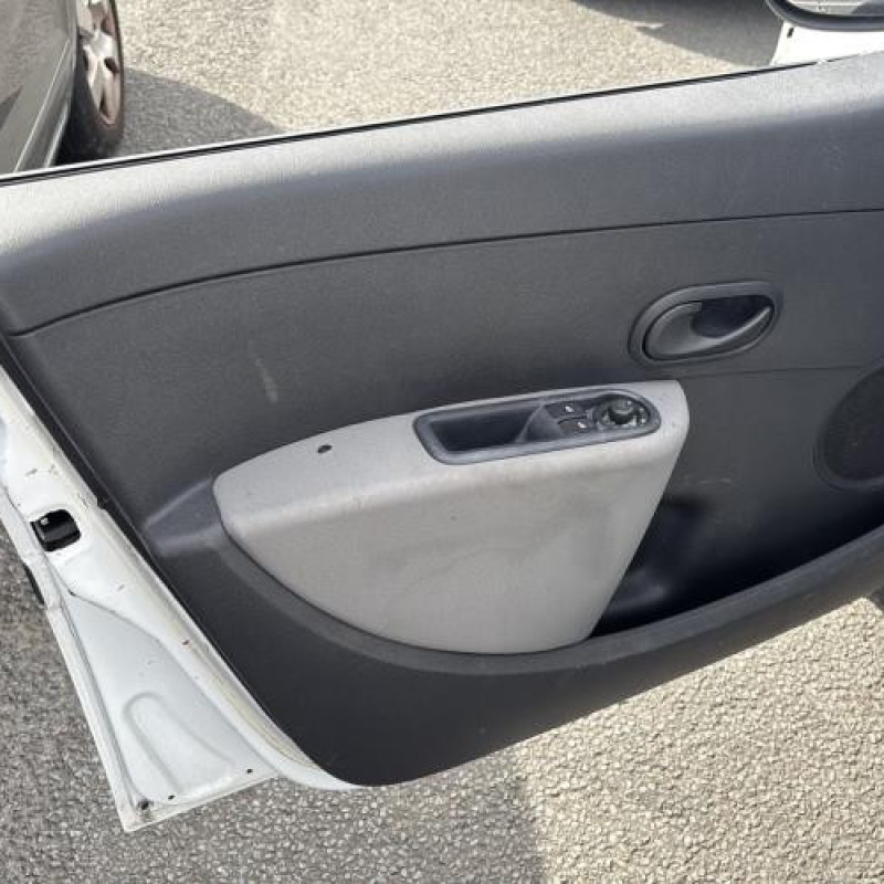 Poignee porte avant droit RENAULT CLIO 3 Photo n°12