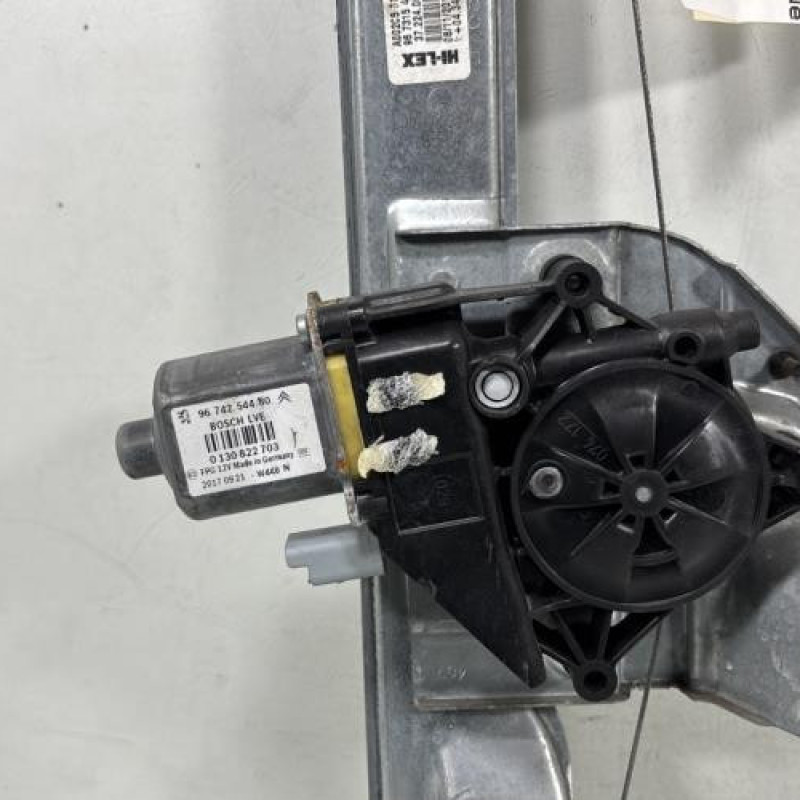 Leve vitre electrique avant gauche PEUGEOT 208 1 Photo n°7