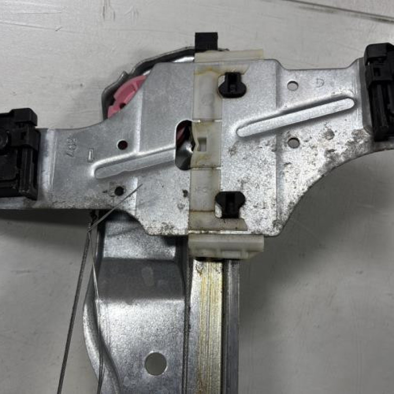 Leve vitre electrique avant gauche PEUGEOT 208 1 Photo n°10