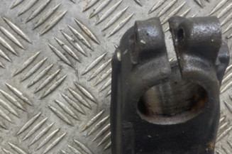 Pivot de moyeu avant gauche PEUGEOT 208 1