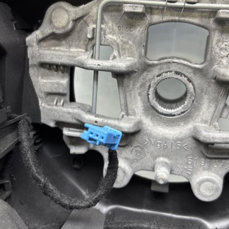 Volant PEUGEOT 208 1 Photo n°6