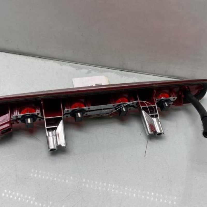 Feu arriere stop central PEUGEOT 208 1 Photo n°2