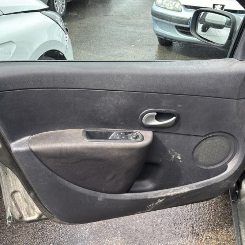 Feu arriere principal gauche (feux) RENAULT CLIO 3 Photo n°12