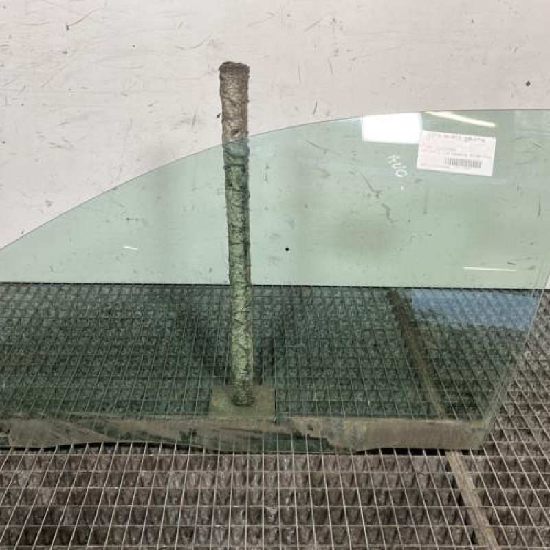 Vitre avant gauche FORD MONDEO 2 Photo n°1