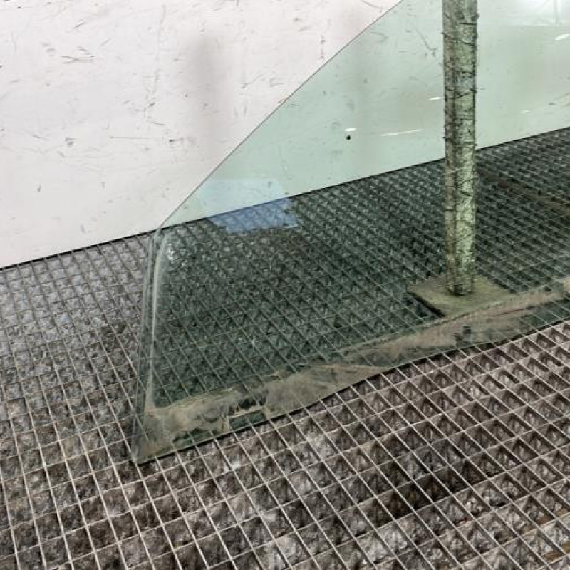 Vitre avant gauche FORD MONDEO 2 Photo n°2