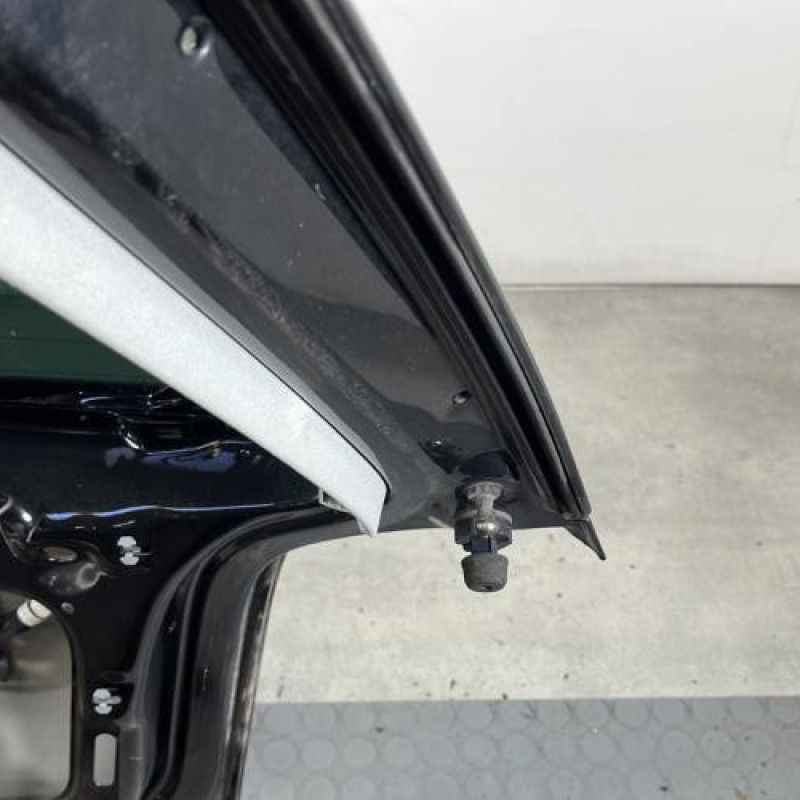 Malle/Hayon arriere VOLKSWAGEN POLO 4 Photo n°8