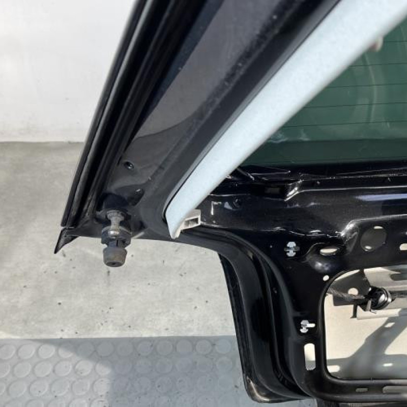 Malle/Hayon arriere VOLKSWAGEN POLO 4 Photo n°9