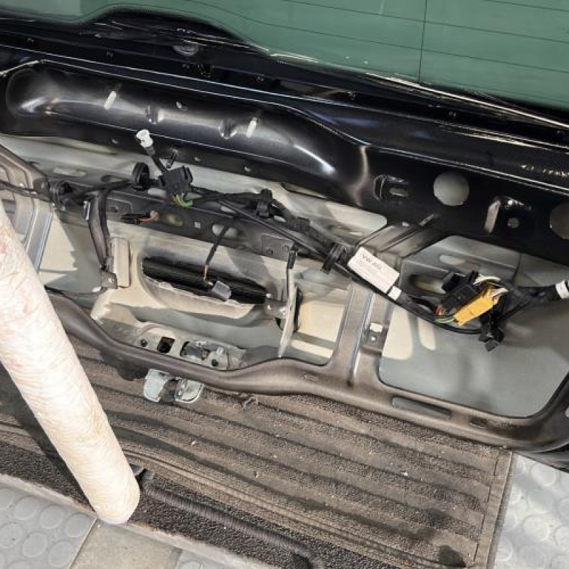 Malle/Hayon arriere VOLKSWAGEN POLO 4 Photo n°11