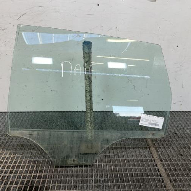 Vitre arriere gauche VOLKSWAGEN POLO 4 Photo n°1