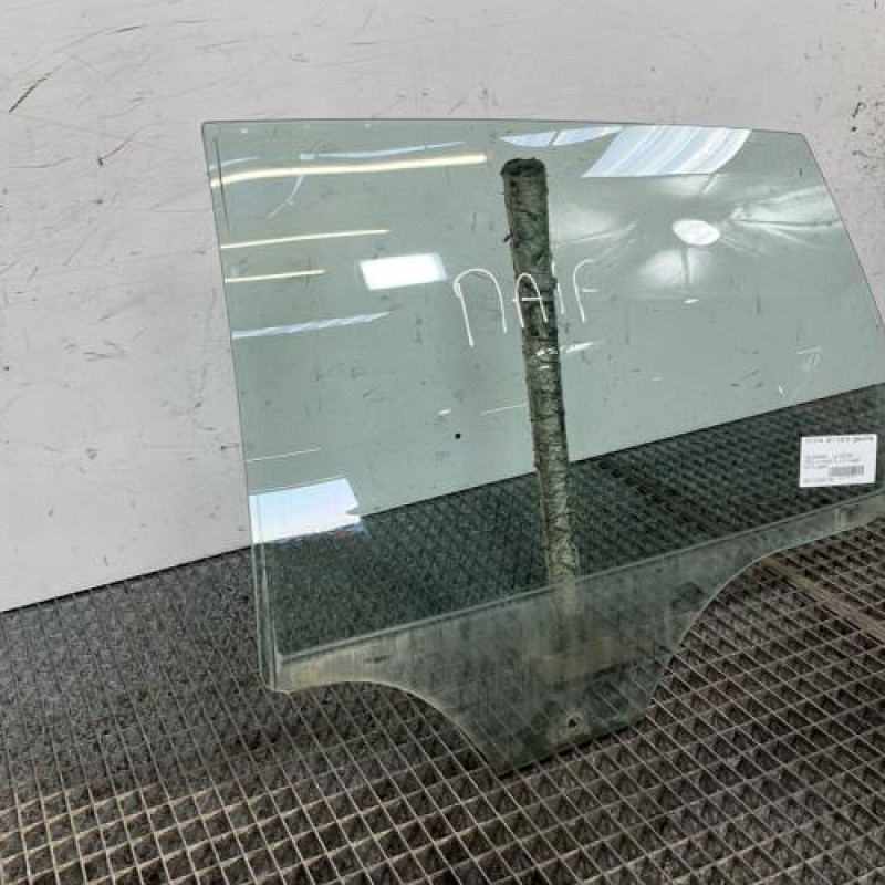 Vitre arriere gauche VOLKSWAGEN POLO 4 Photo n°2