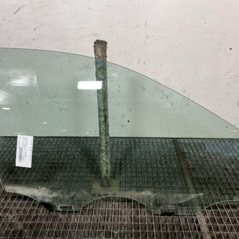 Vitre avant droit VOLKSWAGEN POLO 4 Photo n°1