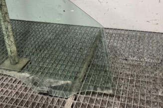 Vitre avant droit VOLKSWAGEN POLO 4