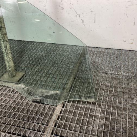 Vitre avant droit VOLKSWAGEN POLO 4