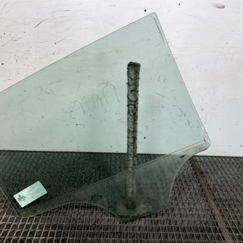 Vitre arriere gauche VOLKSWAGEN POLO 4 Photo n°4