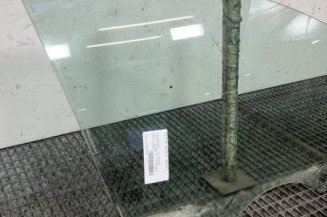 Vitre avant droit VOLKSWAGEN POLO 4