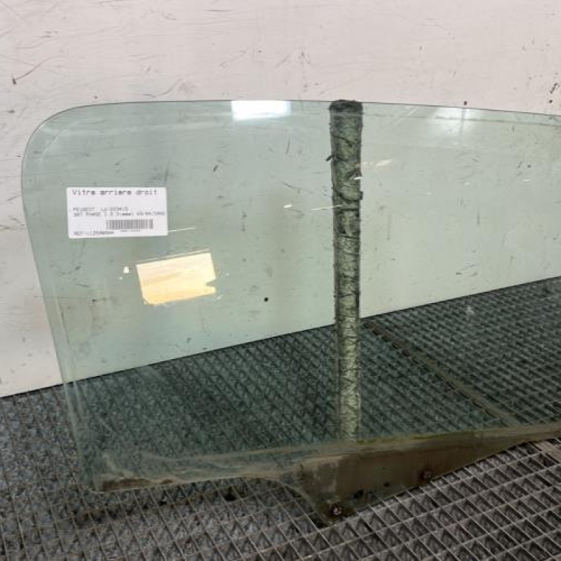 Vitre arriere droit PEUGEOT 307 Photo n°2