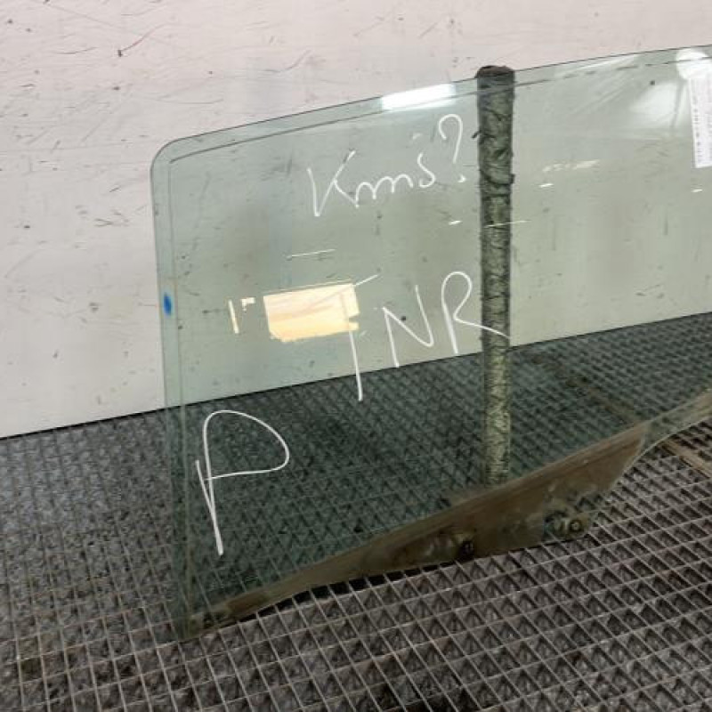 Vitre arriere gauche PEUGEOT 307 Photo n°2