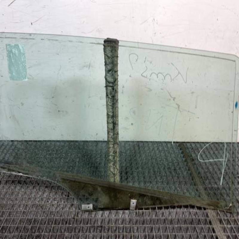 Vitre arriere gauche PEUGEOT 307 Photo n°4