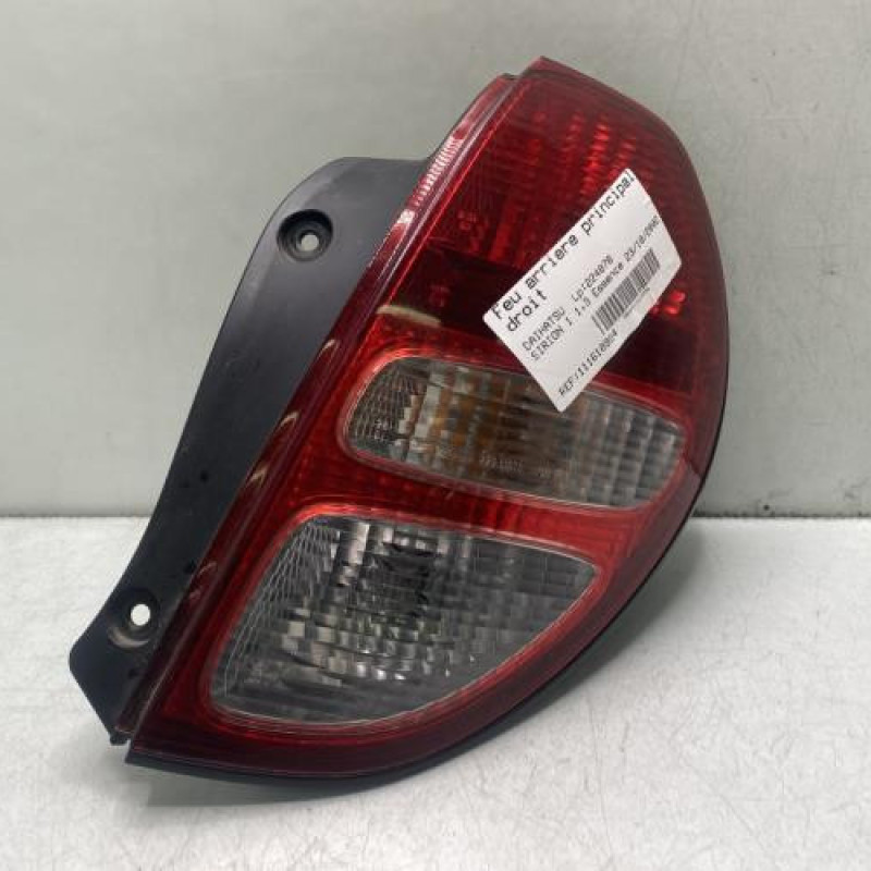 Feu arriere principal droit (feux) DAIHATSU SIRION 1 Photo n°1