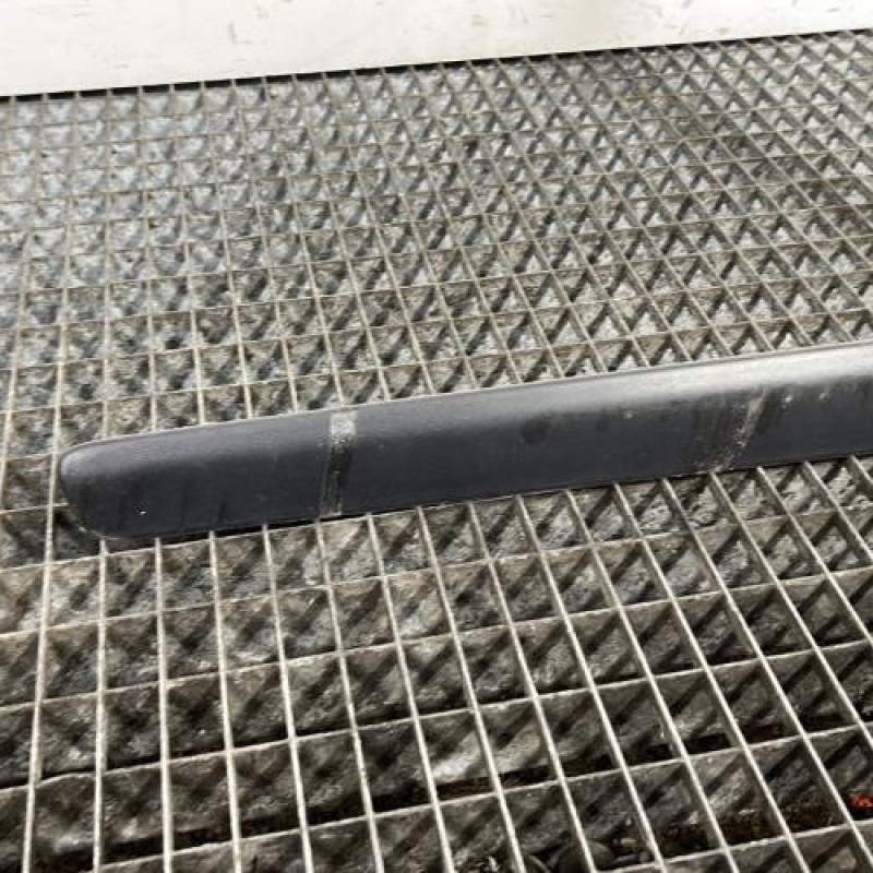 Baguette de porte avant gauche VOLKSWAGEN POLO 4 Photo n°2